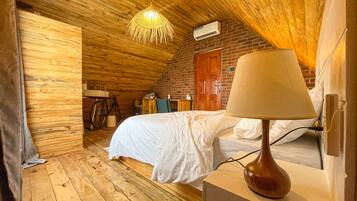 Deluxe Double Room, Balcony | Egyptian cotton sheets, premium bedding, memory-foam beds, soundproofing