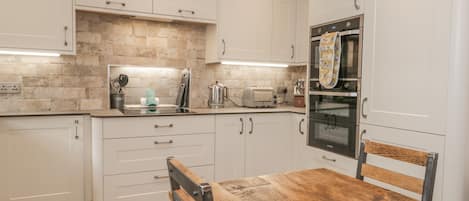 Ferienhaus | Eigene Küche | Kühlschrank, Geschirrspüler, Wasserkocher, Toaster