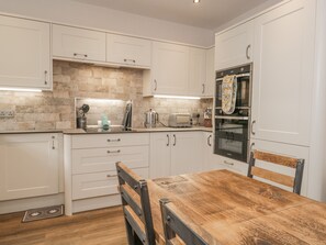 Private kitchen - Oak Cottage (Windermere)