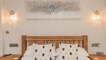 3 bedrooms, individually decorated, individually furnished, free WiFi