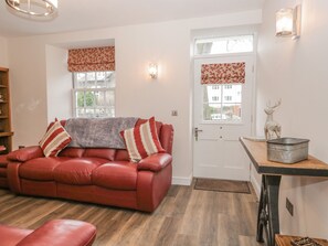 Cottage | Living room | TV - Oak Cottage (Windermere)