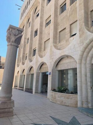 Exterior - **Economy 2 bedroom apartment on a hotel** Quiet Neighborhood (Amman)