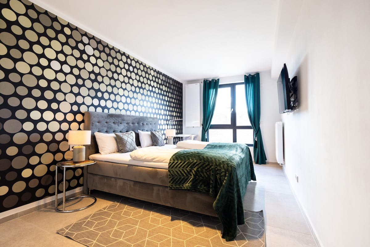 Penthouse | 2 sovrum, individuell inredning, unika möbler och skrivbord