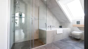 Penthouse | Baño | Amenidades de baño gratuitas, secadora de cabello, toallas, jabón