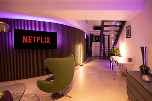 Smart TV 43 pulgadas con canales de televisión vía satélite, televisión