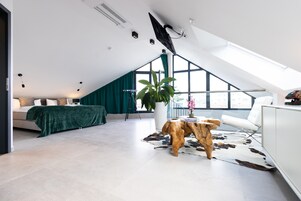 2 habitaciones, escritorio, tabla de planchar con plancha y wifi gratis