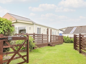 Property grounds - Bwthyn Y Bae Lodge (Holyhead)