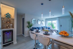 Dining - Luxury 2BD Condo, Walk to Beach, Pool&Tennis Court (Ocean City)