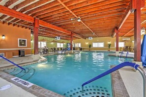 Pool - Luxury 2BD Condo, Walk to Beach, Pool&Tennis Court (Ocean City)