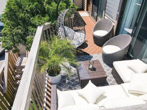 Terrace/patio - Luxury 2BD Condo, Walk to Beach, Pool&Tennis Court (Ocean City)