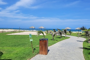 Perto da praia, areia branca