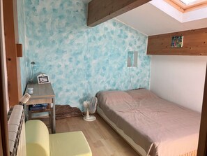 3 quartos, ferros/tábuas de passar roupa, Wi-Fi, roupa de cama