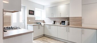 Pass the Keys | Luxury Bright Spacious Family Home - Near Beaches