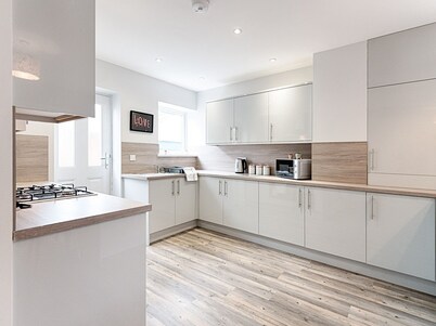Pass the Keys | Luxury Bright Spacious Family Home - Near Beaches