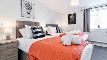 4 bedrooms, iron/ironing board, free WiFi, bed sheets