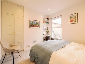 1 bedroom, iron/ironing board, free WiFi, bed sheets - Lush Retreat with Garden - Pass the Keys (London)