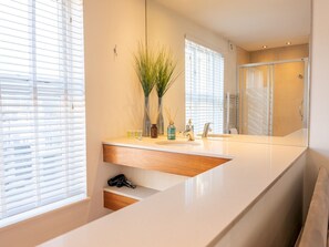 Hair dryer, towels - Top Floor Apartment in the heart of Portobello Market - Pass the Keys (London)