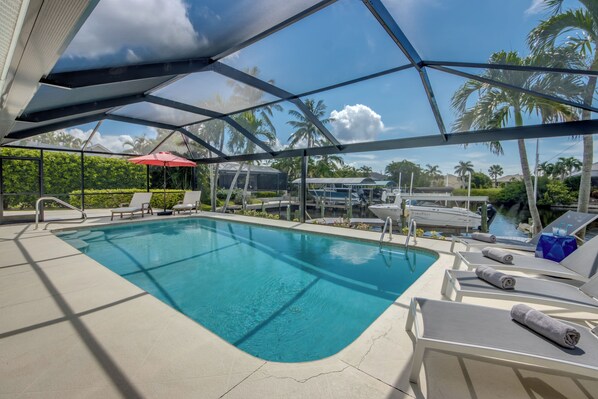 Outdoor pool, a heated pool - Villa 4Friends, modern, preferred location, heated pool, south facing (Cape Coral)