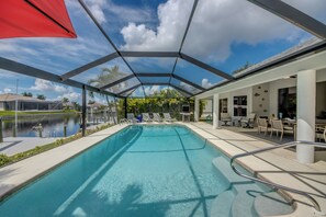 Outdoor pool, a heated pool - Villa 4Friends, modern, preferred location, heated pool, south facing (Cape Coral)