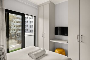 2 habitaciones, escritorio, tabla de planchar con plancha y wifi 