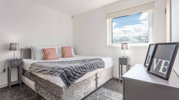 2 bedrooms, desk, iron/ironing board, travel cot
