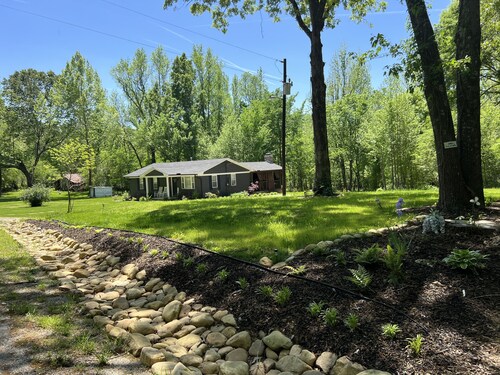 Newly Renovated Secluded Farmhouse with Private Deck
