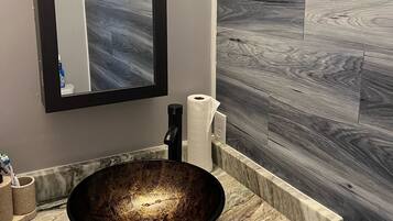 Dusche, Handtücher, Seife, Toilettenpapier