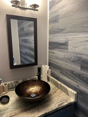 Dusche, Handtücher, Seife, Toilettenpapier