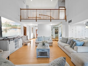 Living area - 5700+ sqt home & a barn to celebrate your special milestones on 20-acre Orlando (Oviedo)