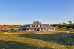 Exterior - 5700+ sqt home & a barn to celebrate your special milestones on 20-acre Orlando (Oviedo)