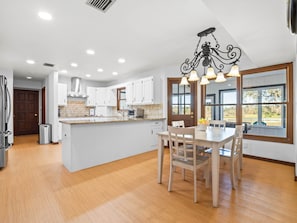 Dining - 5700+ sqt home & a barn to celebrate your special milestones on 20-acre Orlando (Oviedo)