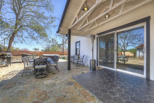 Outdoor dining