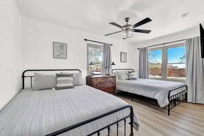 4 bedrooms, iron/ironing board, free WiFi, bed sheets