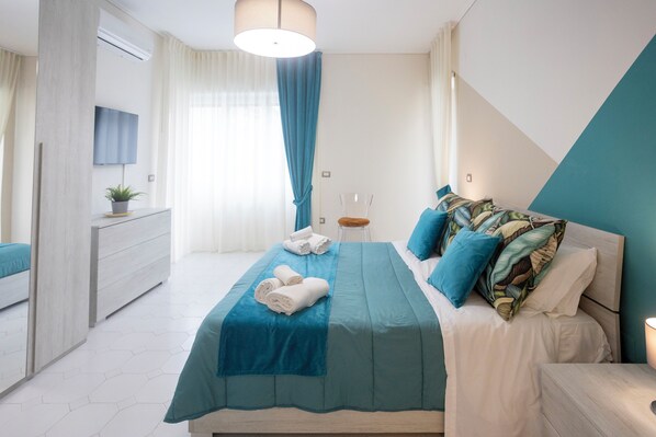 3 chambres, fer et planche à repasser, lit de bébé portatif