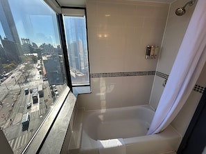 City View Queen Bed Room | Salle de bain