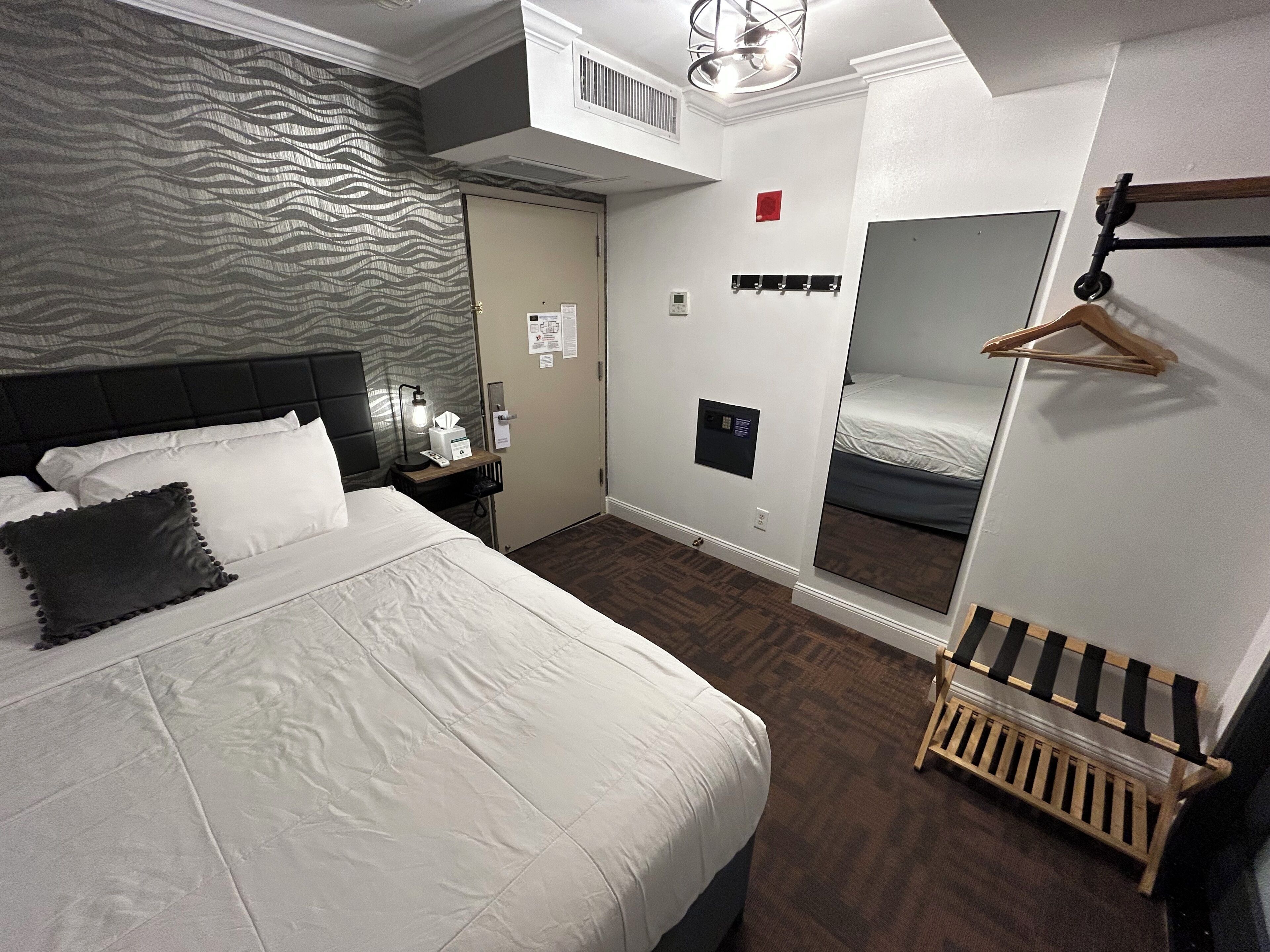 City View King Bed Room | Literie hypoallergénique, couette en duvet d'oie