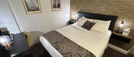 Deluxe Queen Bed Room