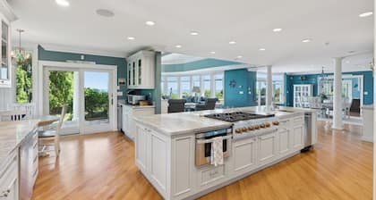 Expansive oceanfront 4+bdr home in KPT, pet friendly, breathtaking sunrise view!