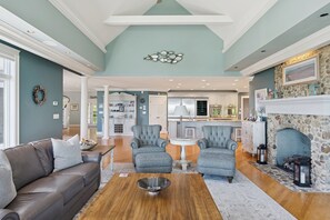Smart TV, fireplace