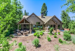 Exterior - Lakeside Family Stay with Access to Forest House (Bend)