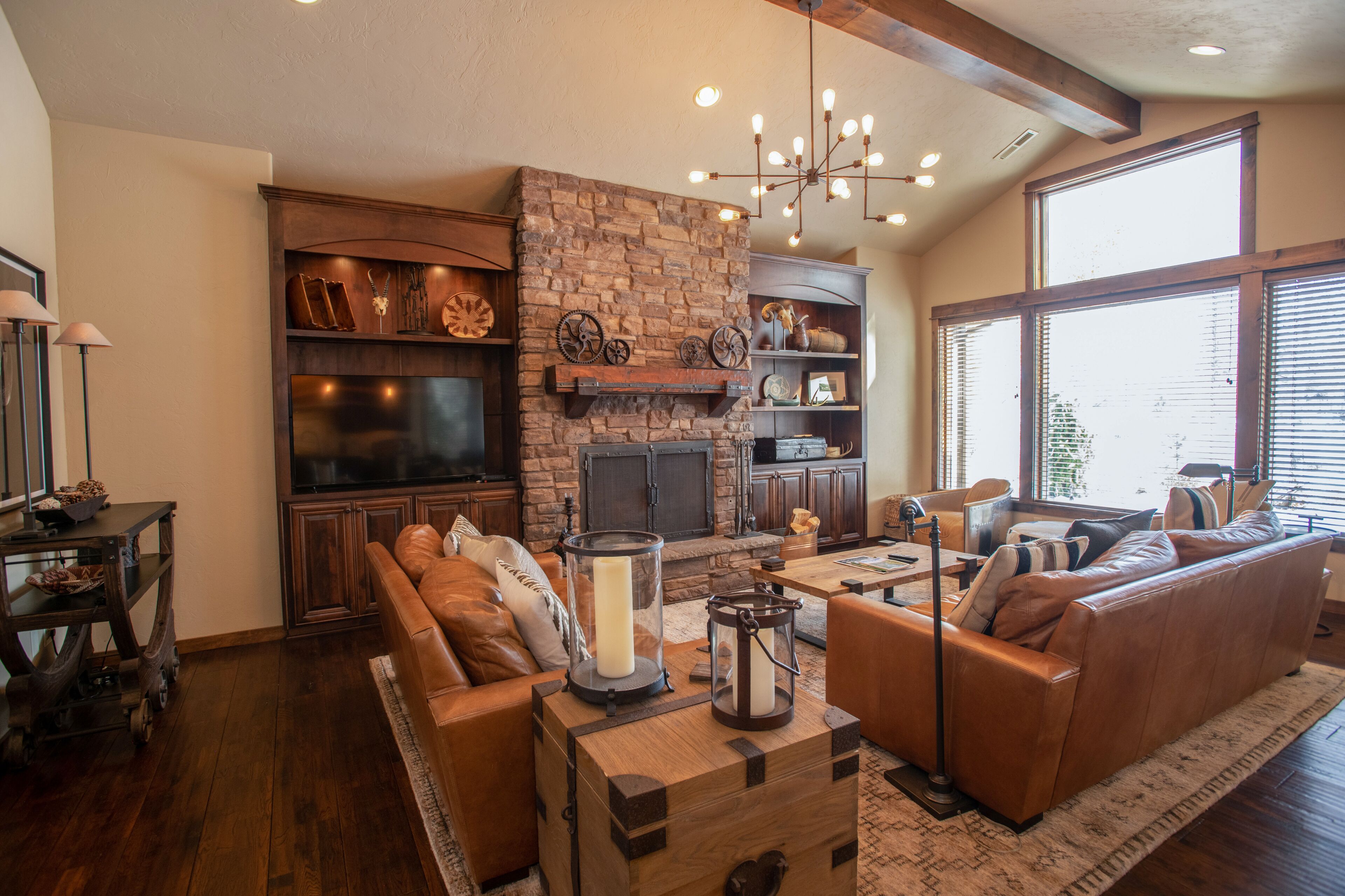 Flat-screen TV, fireplace