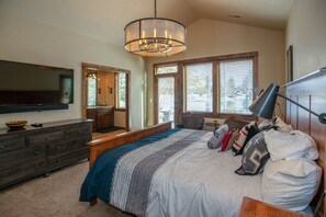 4 bedrooms, internet, bed sheets - Lakeside Family Stay with Access to Forest House (Bend)
