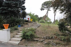 Property grounds - Le Cordouan - Apartment 6 pers, 3 bedrooms. 115m2, parking, garden. (Saint-Palais-sur-Mer)