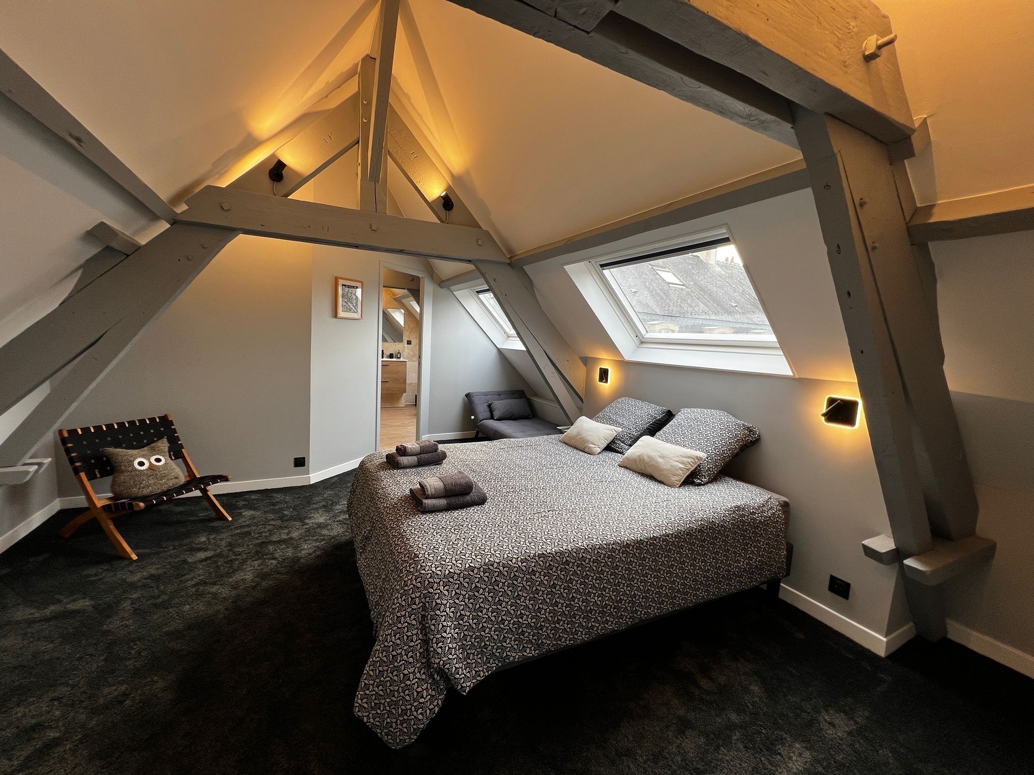 3 bedrooms, desk, iron/ironing board, travel cot