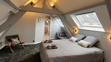 3 chambres, bureau, fer et planche Ă repasser, lit parapluie