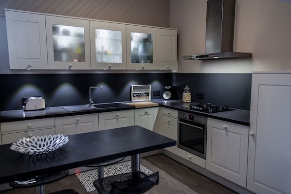 Fridge, microwave, oven, stovetop