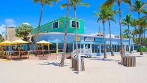 A beachside building with a sign reading "ARUBA". - Sea Star Suites By The Sea #7 Steps 2 Beach & Pubs (Lauderdale-by-the-Sea)