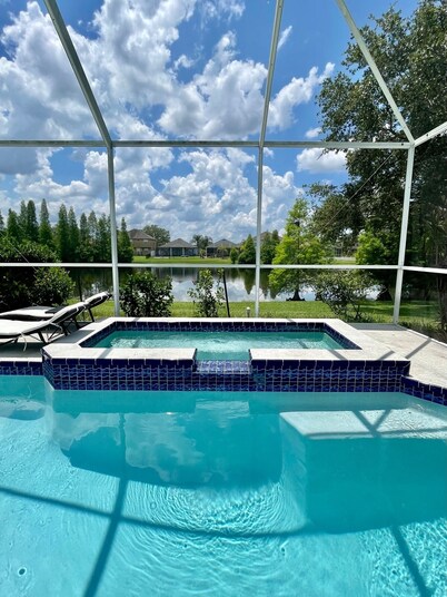 Relaxing 3BED 2BATH POOL Home w. Pond View & HOT TUB
