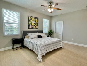 3 habitaciones, escritorio, tabla de planchar con plancha y wifi gratis