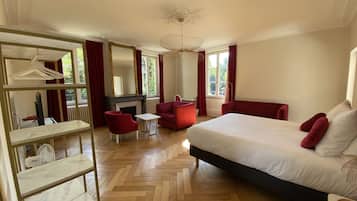 奢華客房 | 獨特裝潢、書桌、筆電工作空間、隔音